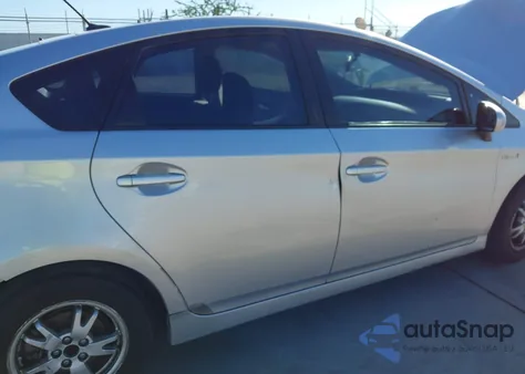 2011 Toyota Prius Three z USA, uszkodzony, nr VIN JTDKN3DU8B5320245